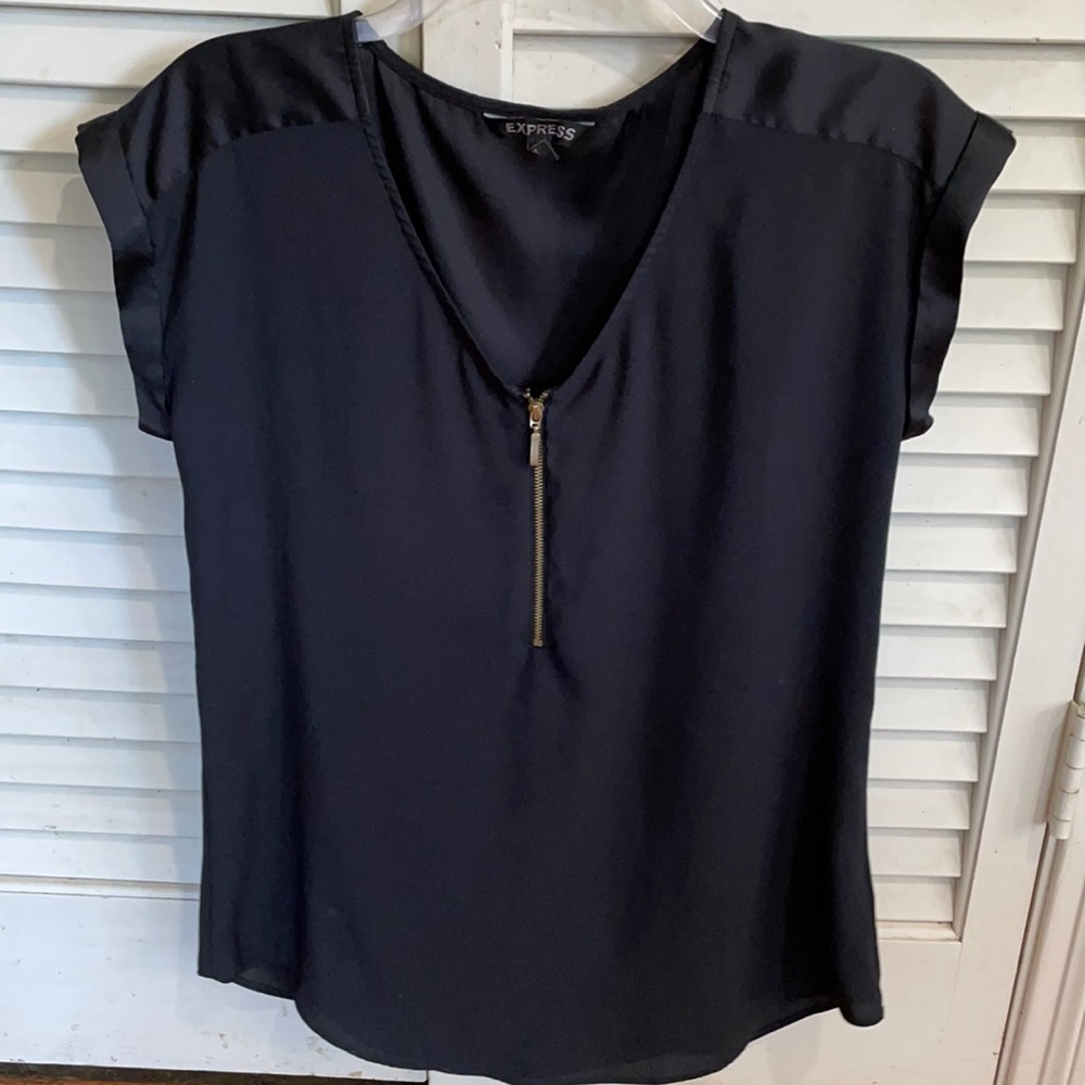 Black express top with front zipper